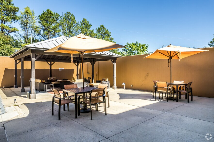 More Photos Of 3076 Kirby Pky, Memphis Hotel For Sale