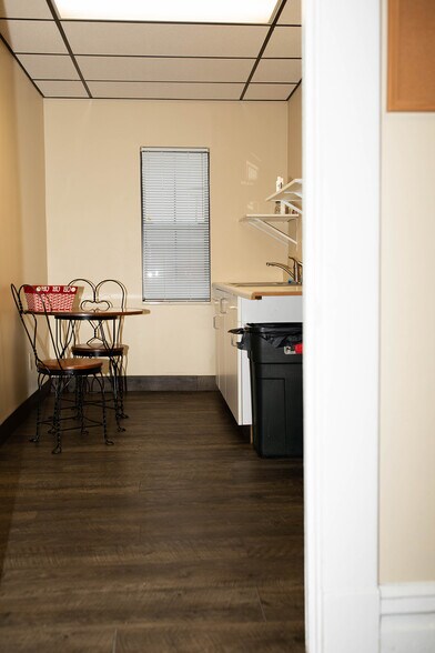 More Photos Of 413 27th St, Vienna Office Residential For Lease