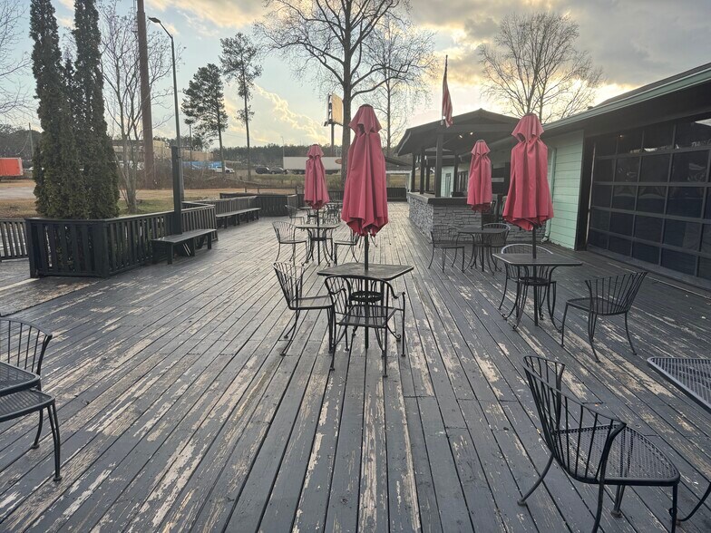 More Photos Of 715 Industrial Blvd, McDonough Bar For Lease