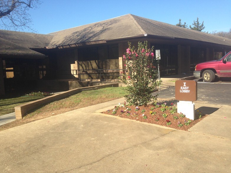 More Photos Of 1121 E Southeast Loop 323, Tyler Office Residential For Lease