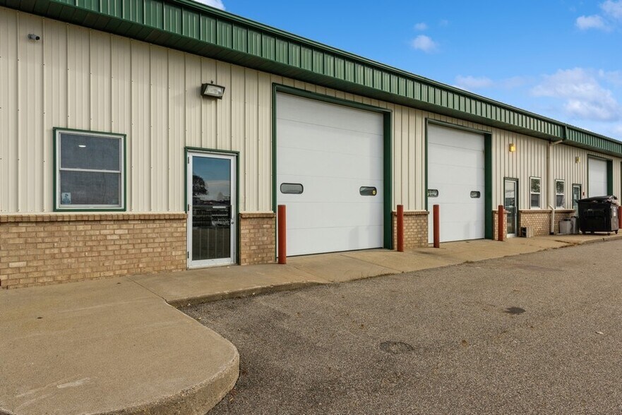 More Photos Of 114 Thomas Cir, Monticello Warehouse For Lease