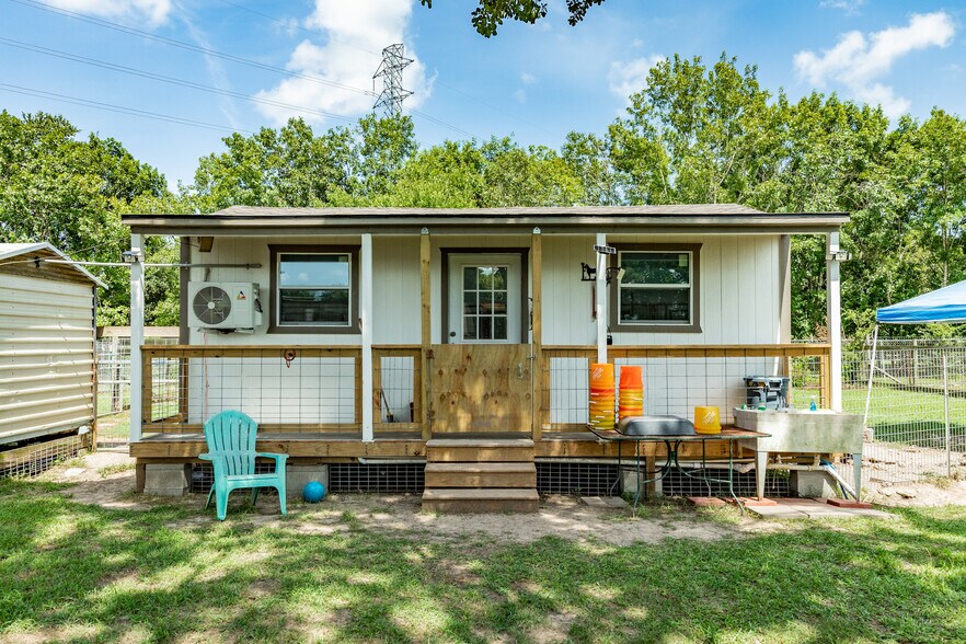 More Photos Of 2230 Nancy St, Alvin Specialty For Sale