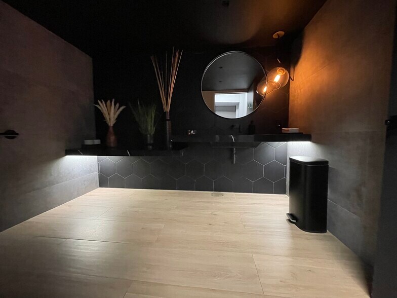 More Photos Of 311 Grant Ave, San Francisco Storefront For Lease