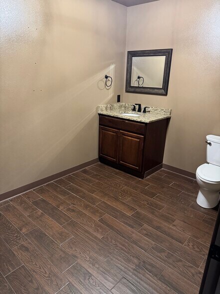 More Photos Of 2301 Oak St, Abilene Unknown For Lease