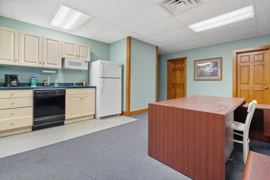 More Photos Of 41 Liberty Hill Rd, Henniker Medical For Sale