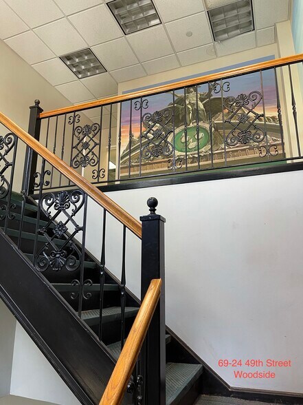 More Photos Of 6924 49th Ave, Woodside Medical For Lease