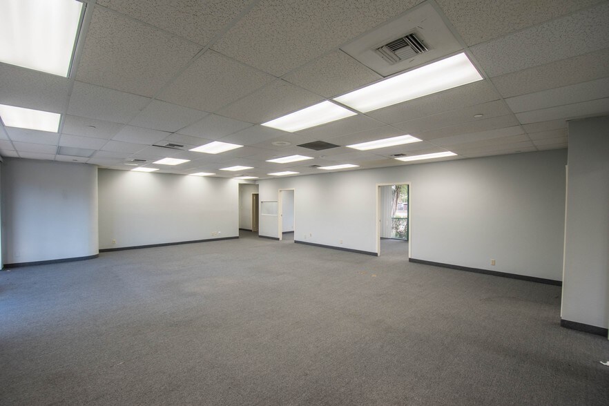 More Photos Of 43725 Monterey Ave, Palm Desert Medical For Lease
