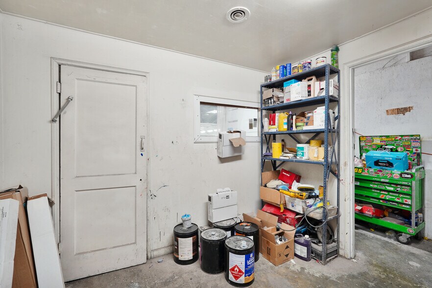 More Photos Of 245 24th St, Richmond Auto Repair For Sale