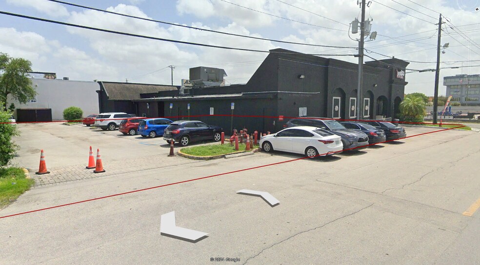 More Photos Of 7565 W 20th Ave, Hialeah Service For Sale