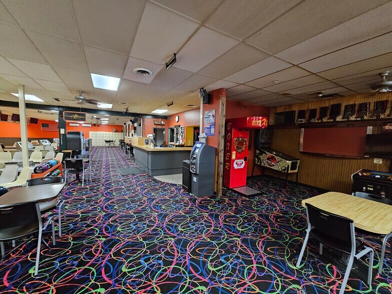 More Photos Of 1901 Indianapolis Ave, Lebanon Bowling Alley For Sale