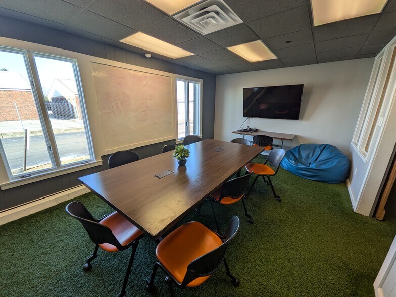 More Photos Of 6767 E Washington St, Indianapolis Coworking Space