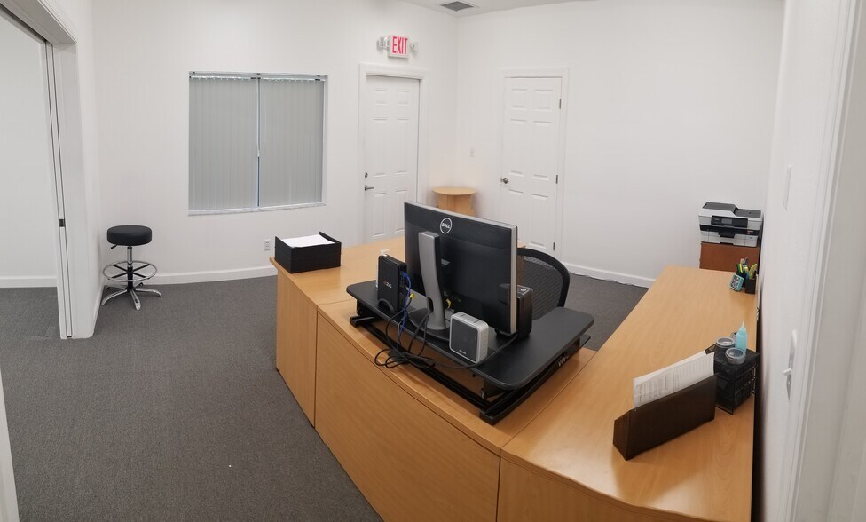 More Photos Of 174 Semoran Commerce Pl, Apopka Light Distribution For Lease