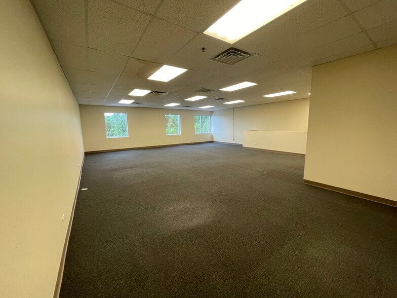 More Photos Of 1585 Beverly Ct, Aurora Warehouse For Sale