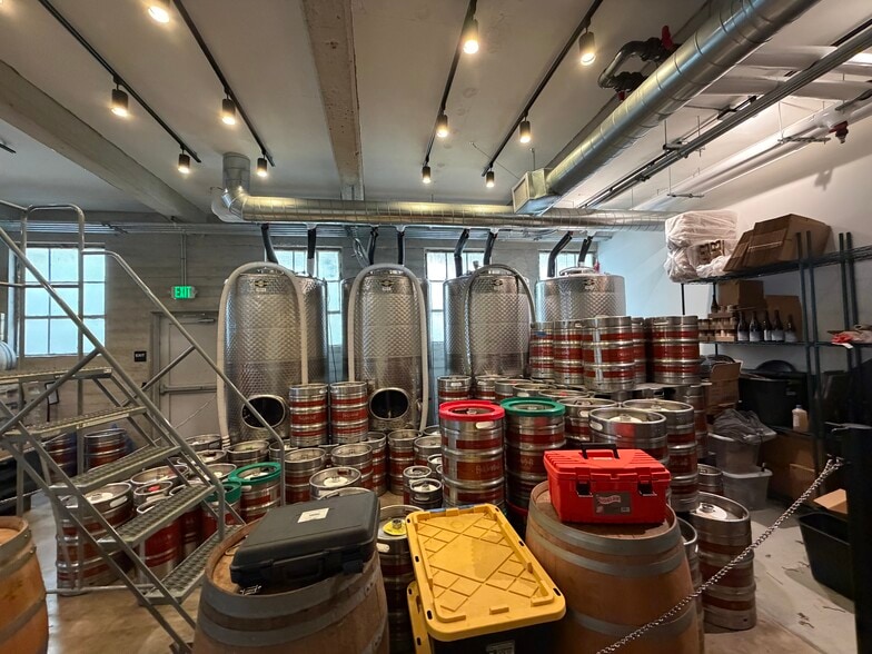 More Photos Of 700 E Broadway, Long Beach Restaurant For Lease