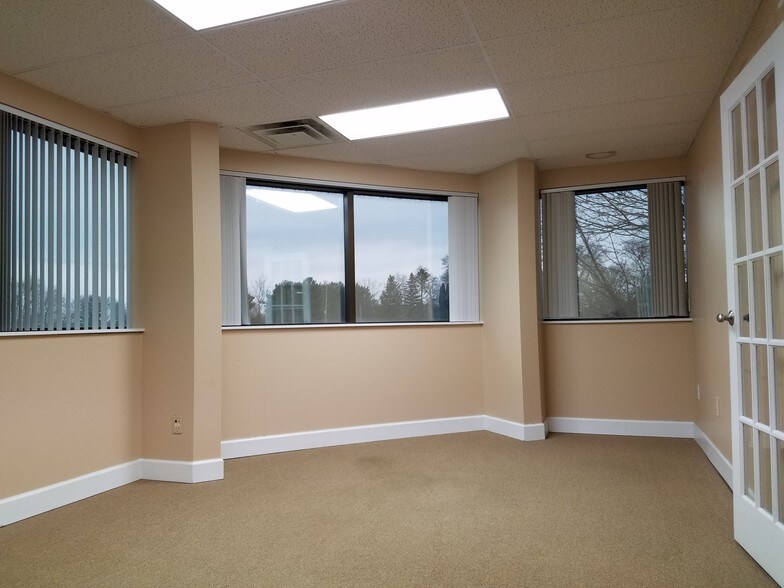 14165 N Fenton Rd, Fenton, MI 48430 Office For Lease