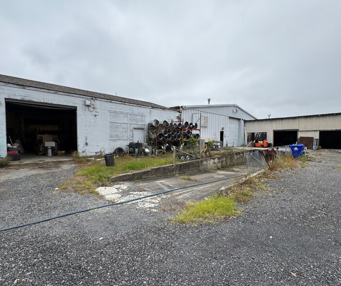 More Photos Of 4767 Rivers Ave, Charleston Warehouse For Lease