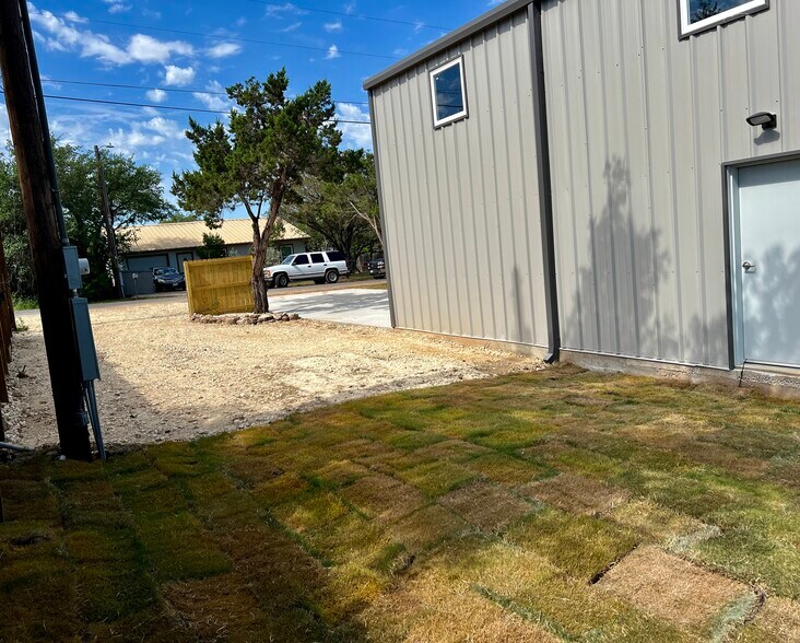 More Photos Of 25102 Whitney Dr, Spicewood Warehouse For Sale