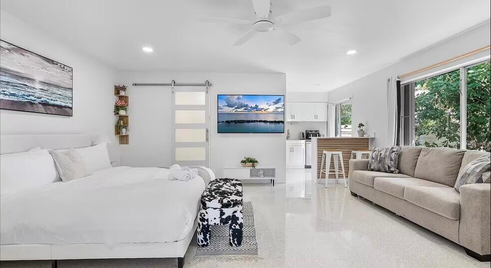 More Photos Of 333 Palm St, Hollywood Apartments For Sale