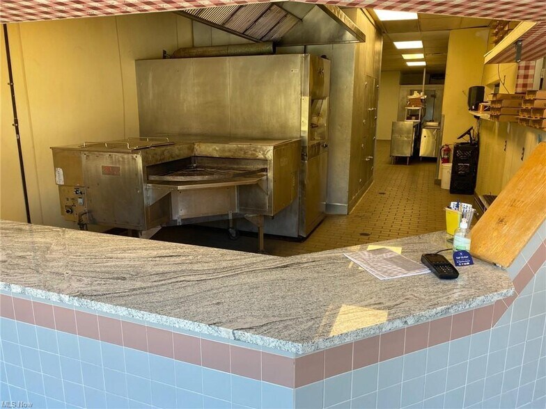 More Photos Of 10703 W Pleasant Valley Rd, Parma Freestanding For Lease