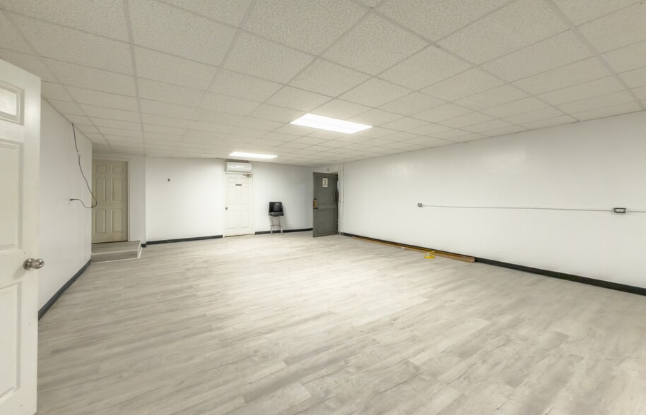 More Photos Of 3312 Cove Rd NW, Roanoke Storefront For Lease
