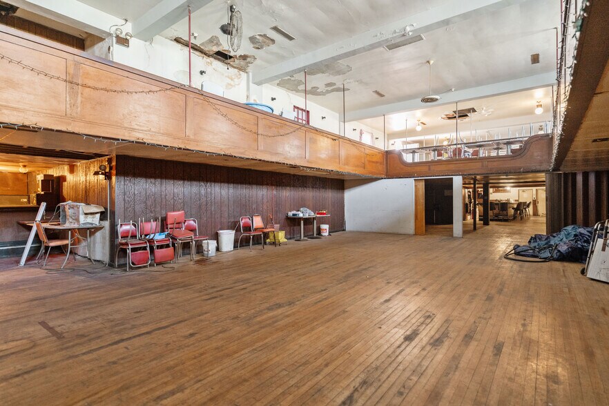 More Photos Of 1098 Duss Ave, Ambridge Restaurant For Sale