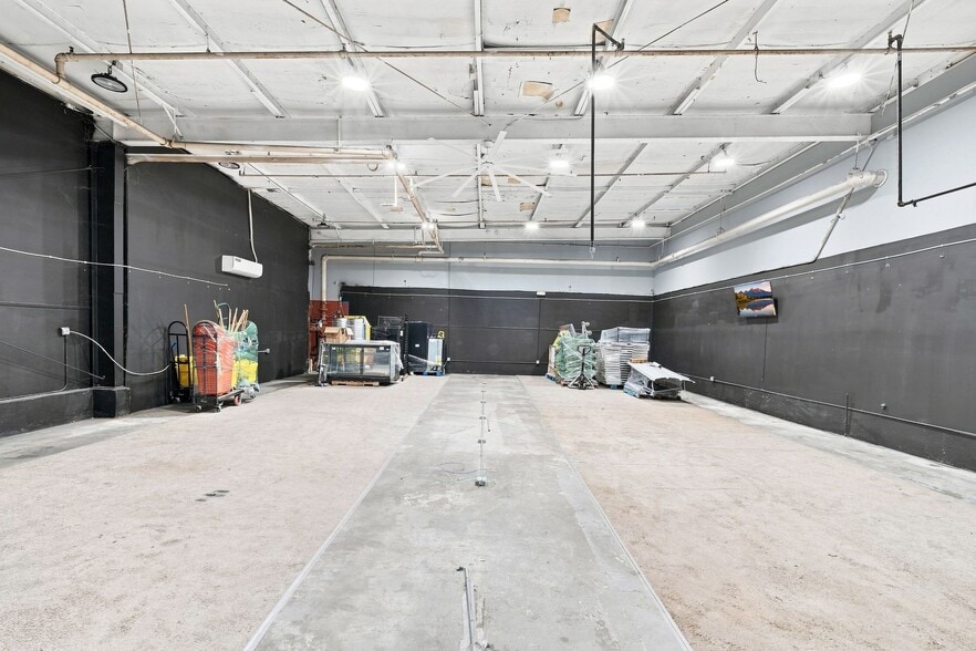 More Photos Of 5811 Lyons Ave, Houston Freestanding For Lease
