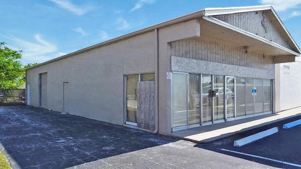 More Photos Of 200 W Prospect Rd, Oakland Park Freestanding For Sale