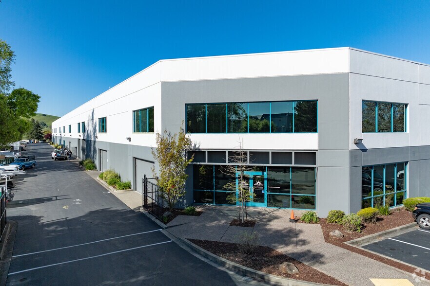 More Photos Of 1690-1740 Corporate Cir, Petaluma Light Distribution For Lease