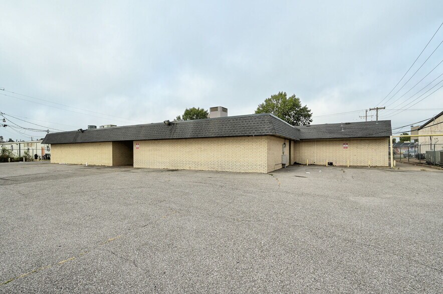 More Photos Of 3530 N MacArthur Blvd, Oklahoma City Medical For Sale