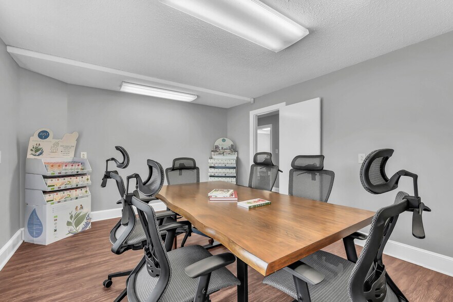 More Photos Of 1758 Memorial Dr, Clarksville Medical For Lease