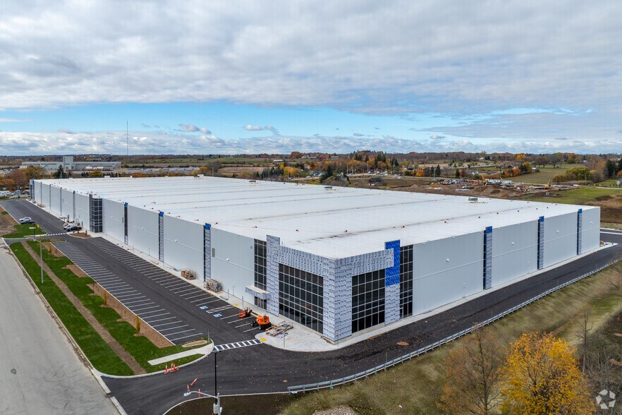 More Photos Of 22 Medicorum Pl, Hamilton Distribution For Lease