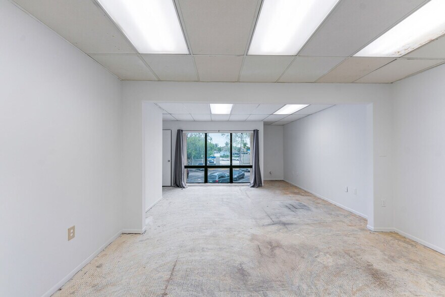 More Photos Of 3623-3650 Webber St, Sarasota Storefront Retail Office For Sale