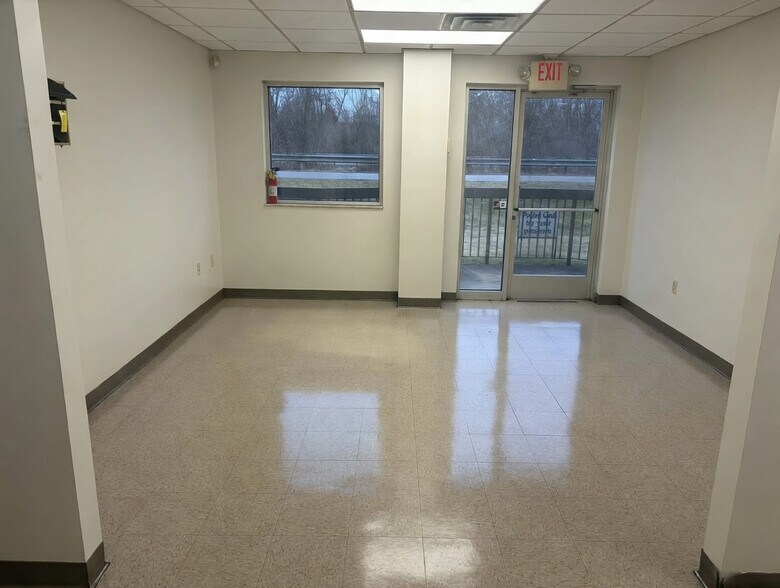 More Photos Of 1042 County Road 60, South Point Manufacturing For Lease