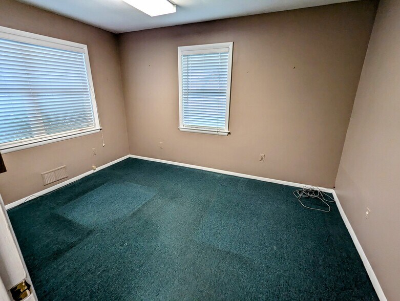 More Photos Of 1923 York Rd, Lutherville Timonium Office For Lease