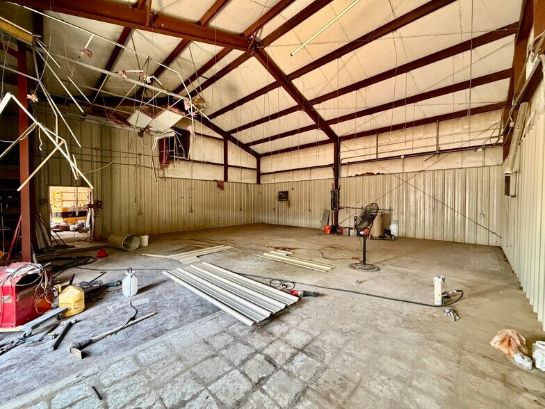 More Photos Of 8071 N McRaven Rd, Clinton Industrial For Sale