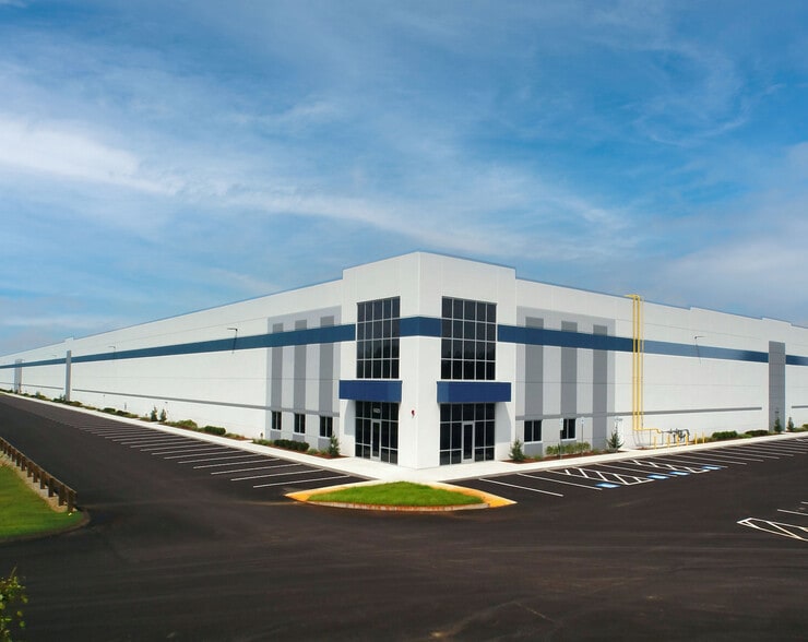 More Photos Of 1025 Elm St, Bridgewater Distribution For Lease