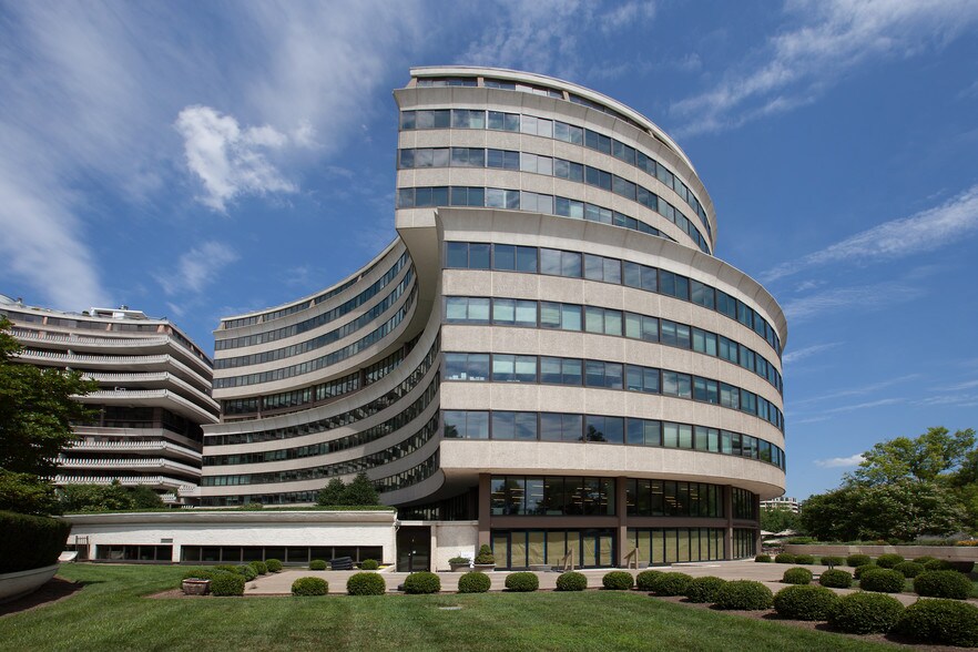 More Photos Of 600 New Hampshire Ave NW, Washington Office For Lease
