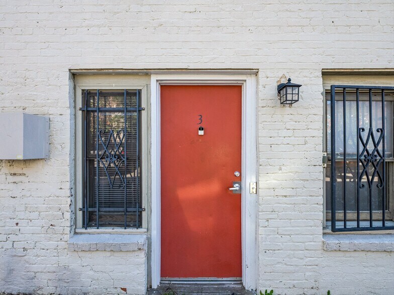 More Photos Of 58 Broadway St, Asheville Storefront Retail Residential For Sale