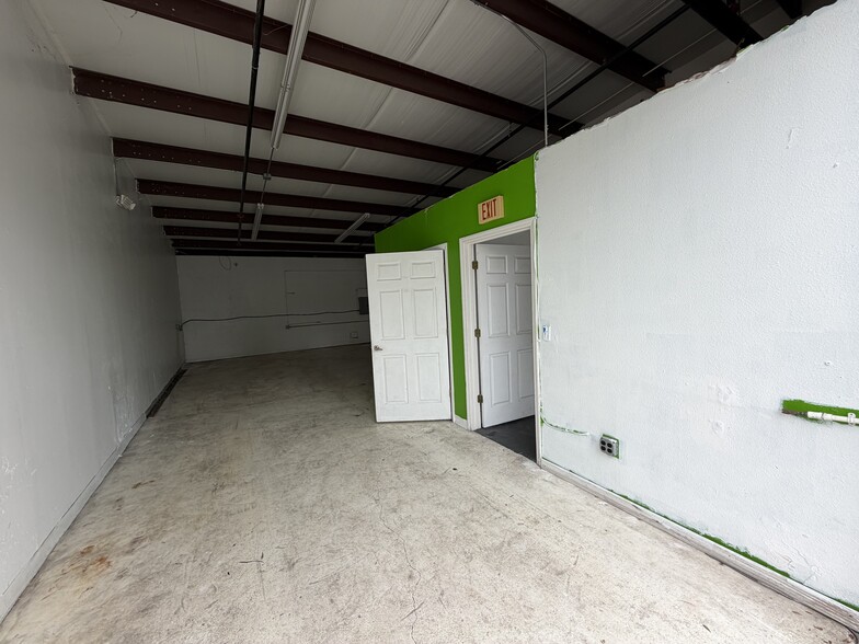 More Photos Of 400 Countyline Ct, Winter Garden Warehouse For Lease
