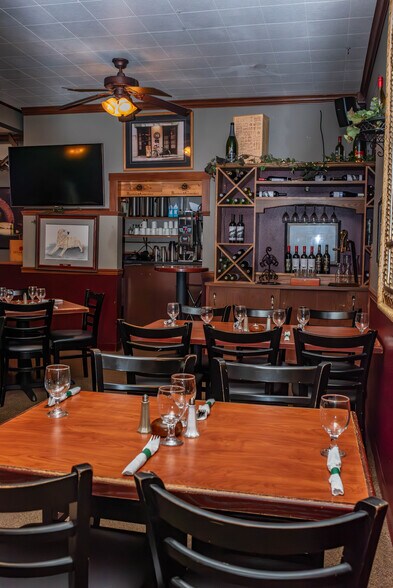 More Photos Of 205 Main St, Onalaska Specialty For Sale