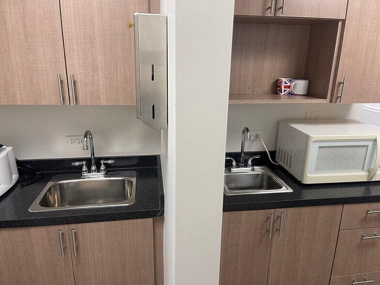 More Photos Of 114 W Rockland Rd, Libertyville Office For Lease