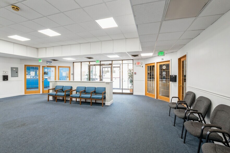 More Photos Of 3900 W 95th St, Evergreen Park Office For Lease