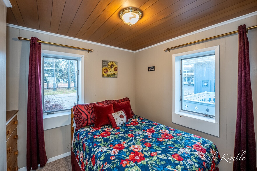 More Photos Of 104 W Houghton Lake Dr, Prudenville Hotel For Sale