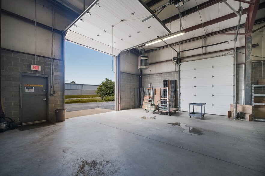 More Photos Of 5237 Commerce Cir, Indianapolis Warehouse For Sale