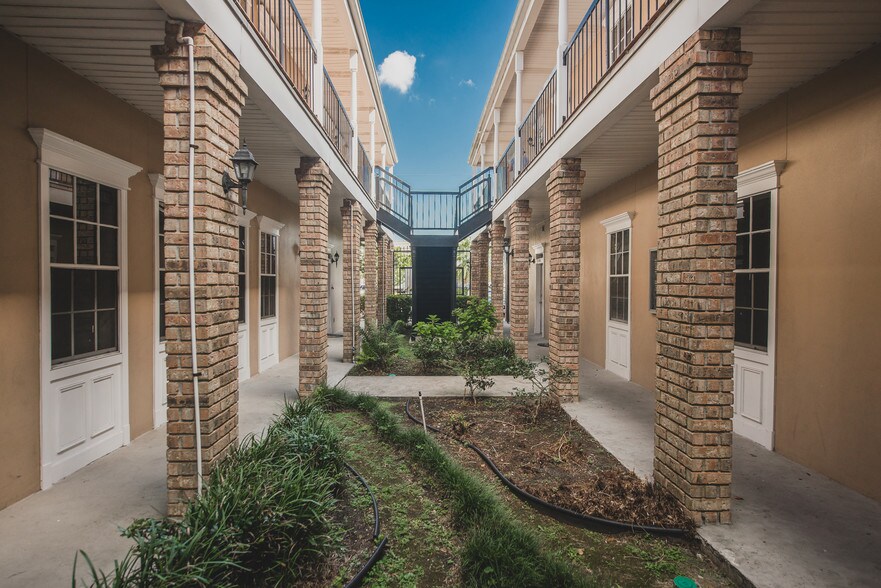 More Photos Of 2002 20th St, Kenner Office For Sale