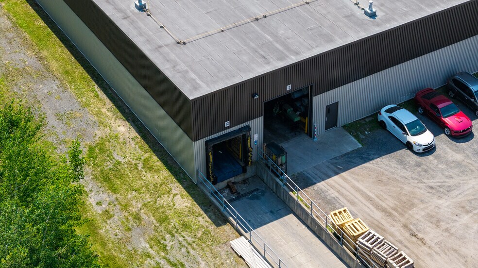 More Photos Of 2945 Boul Lemire, Drummondville Manufacturing For Sale