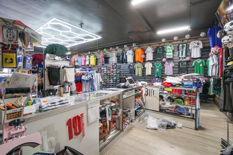 More Photos Of 11850 Hawthorne Blvd, Hawthorne Storefront Retail Residential For Sale