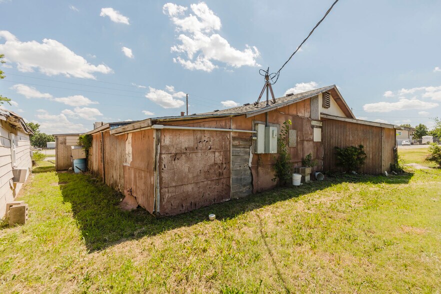 More Photos Of 1610 W 6th Ave, El Dorado General Retail For Sale