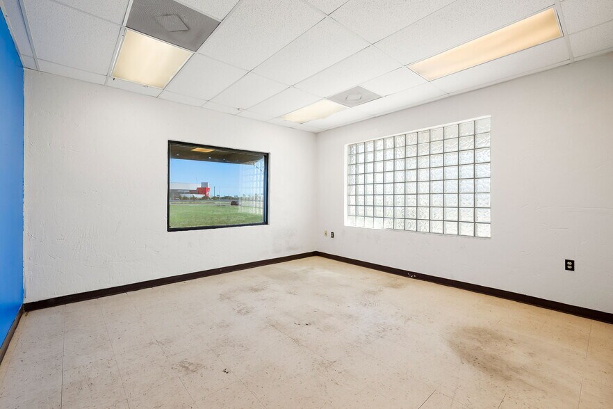 More Photos Of 421 Conquest, Edinburg Freestanding For Lease