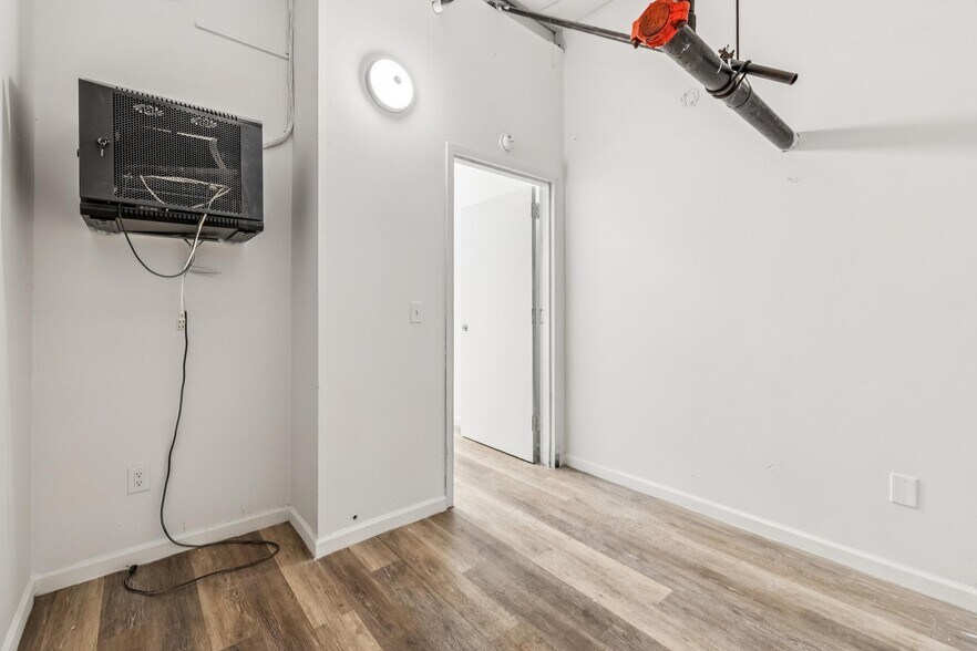 More Photos Of 2250 Jerrold Ave, San Francisco Warehouse For Sale